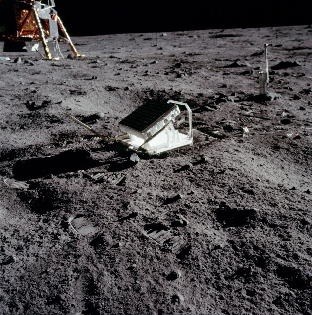 Retrorreflector del Apollo XI |Crécito: NASA Apollo Archive